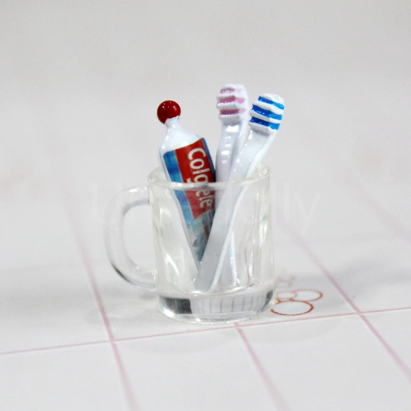 Set 1:12 Puppenhaus Miniatur Mini Zahnpasta Zahnbürste Tasse Küch CRBD 4 Stück 