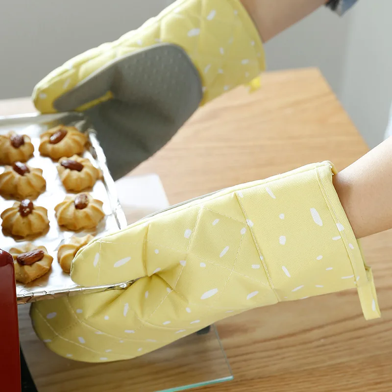 

Kitchen Microwave Gloves 1 Pair Microwave Glove Baking Cooking Grilling BBQ Hot Pot Mitts Cooking Heat Resistant Kitchen Mittens