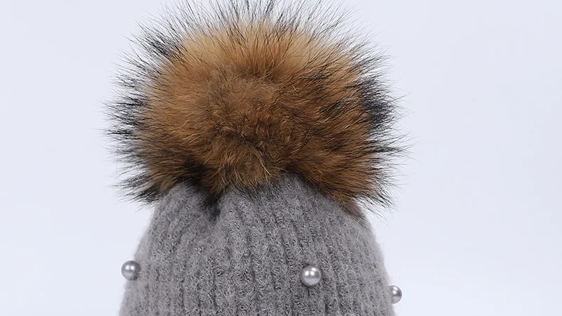 Дамская жемчужина зимняя вязаная шапка с помпонами из натурального меха модная женская уличная теплая хлопковая шапка с помпонами из енота