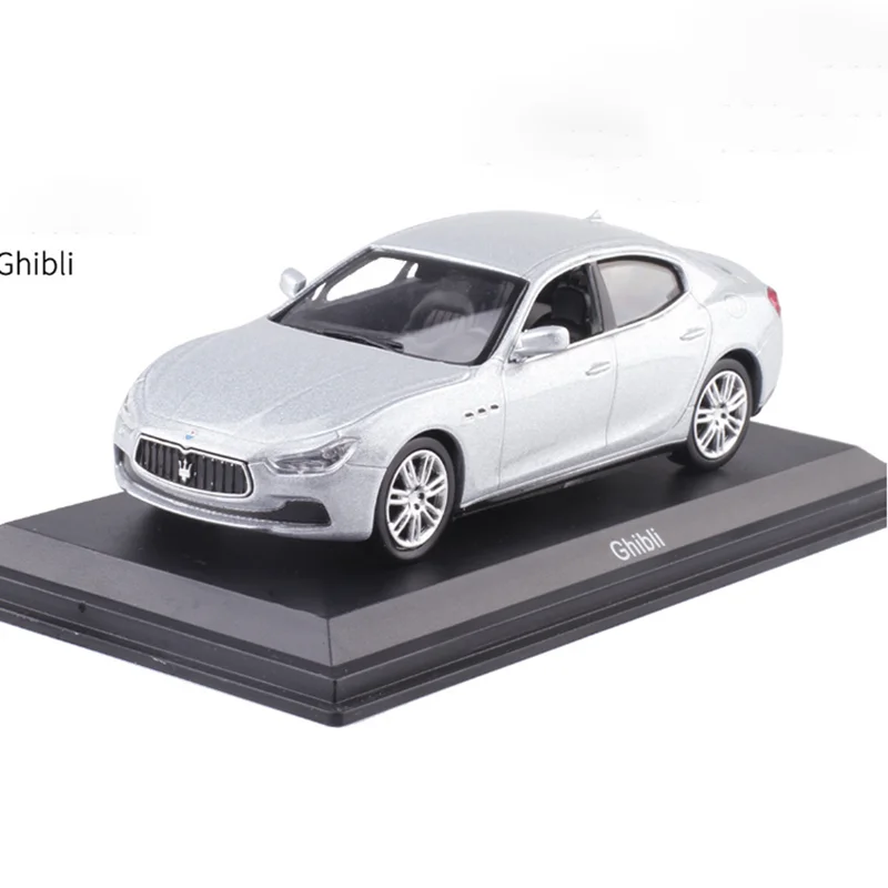 Классическая модель автомобиля в масштабе 1:43 из металлического сплава MASERATIs coupe