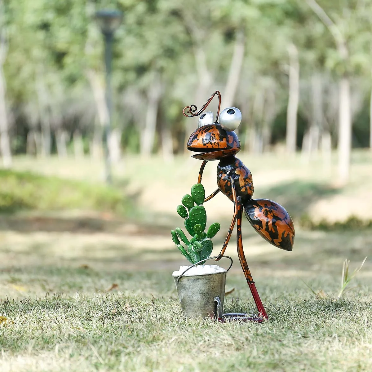 Tooarts 13inch Ant Sculpture Iron Cartoon Ant With Removable Bucket Garden or Desk Decor Succulent Flower Pot Trinket Storage