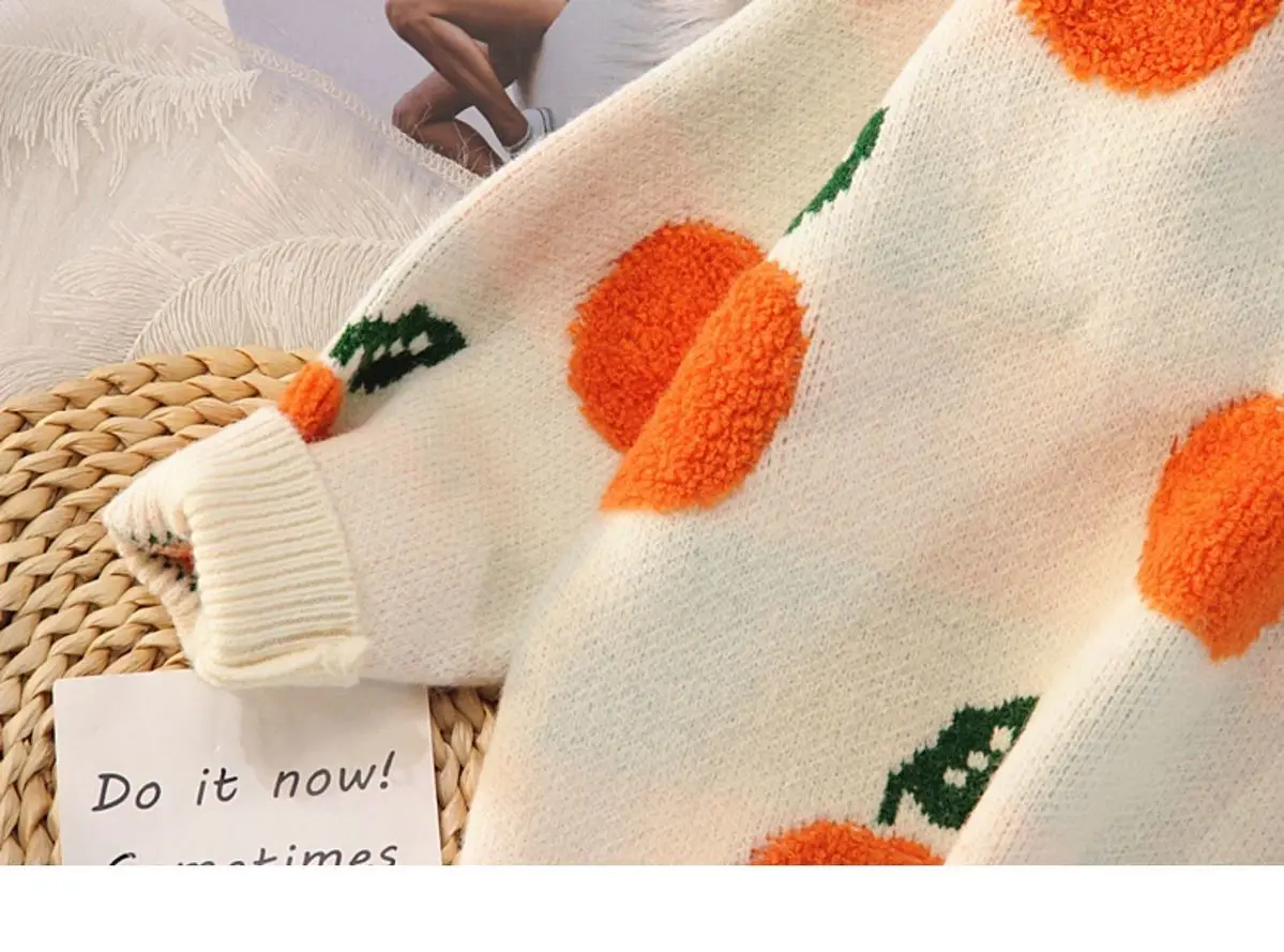 Women's Round Neck Sweater Image 8