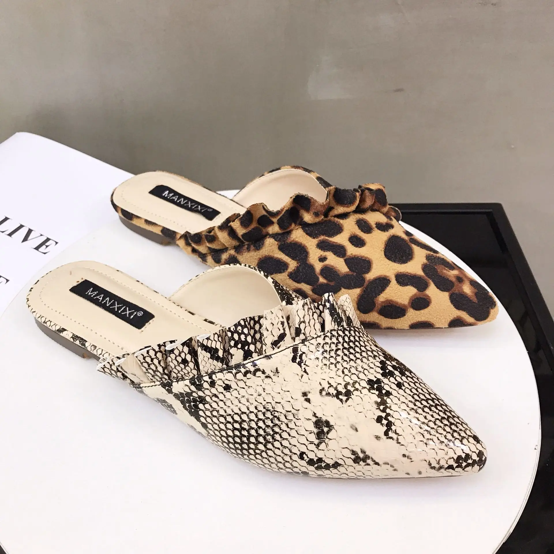 

2019 New Style Top Grade Microfiber Fabric Europe And America Flounced Ride Skirt Comfortable Flat Slipper Pointed Shoes 35-40