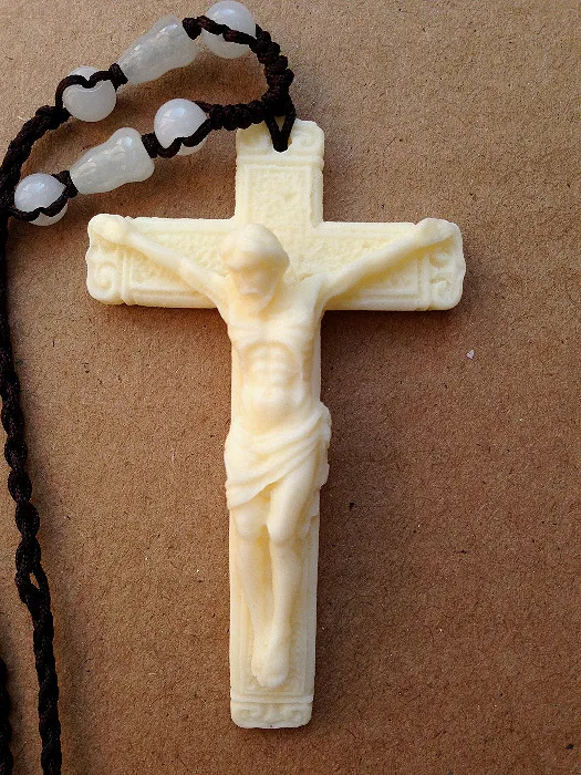 

Fidelity Ivory White Yak Bone Carved cross Jesus pendant pendant Pendant Necklace