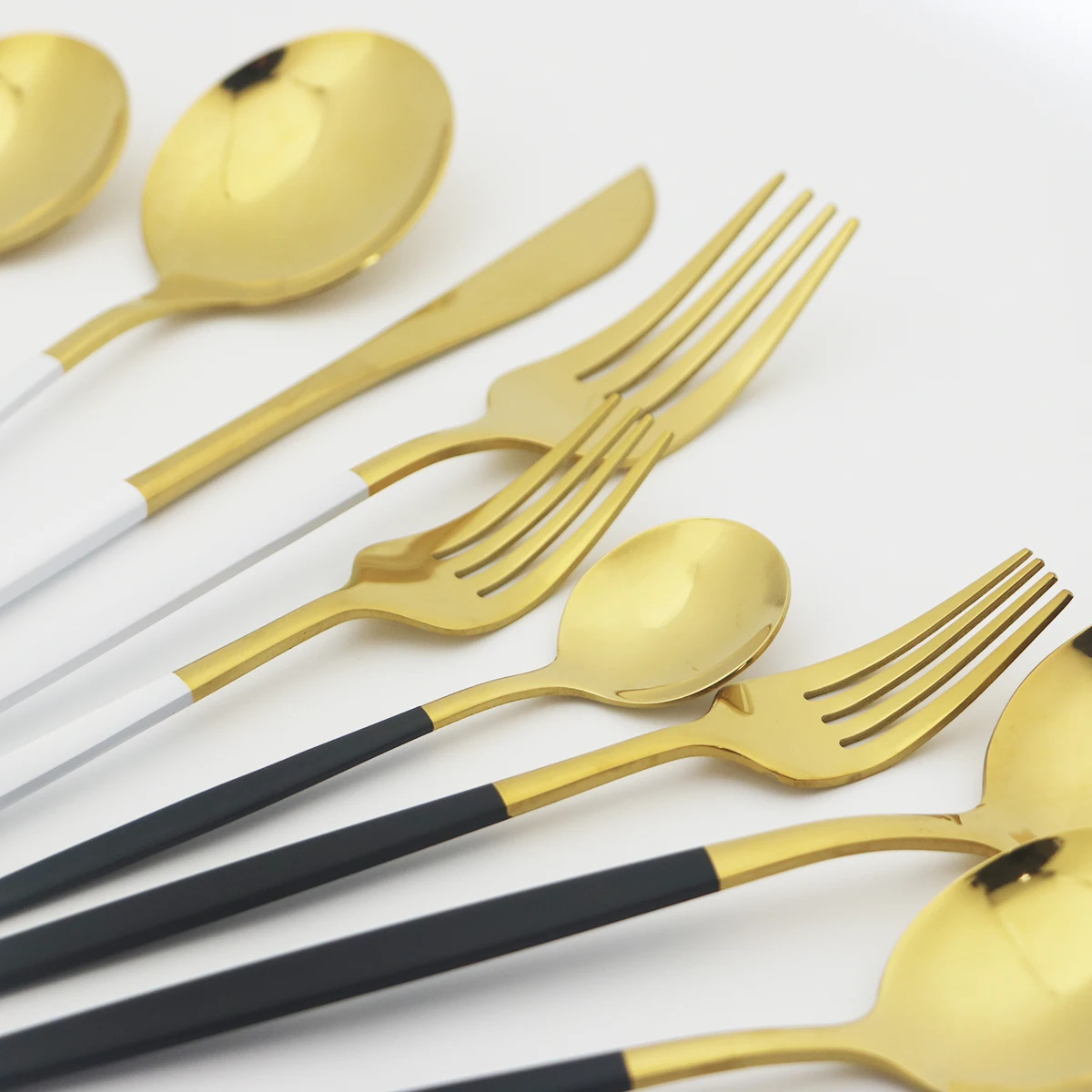 US $24.32 30pcs White Gold Cutlery Set Stainless Steel Dinnerware Set Knife Fork Spoons Tableware Set Home Kitchen Flatware Silverware Set