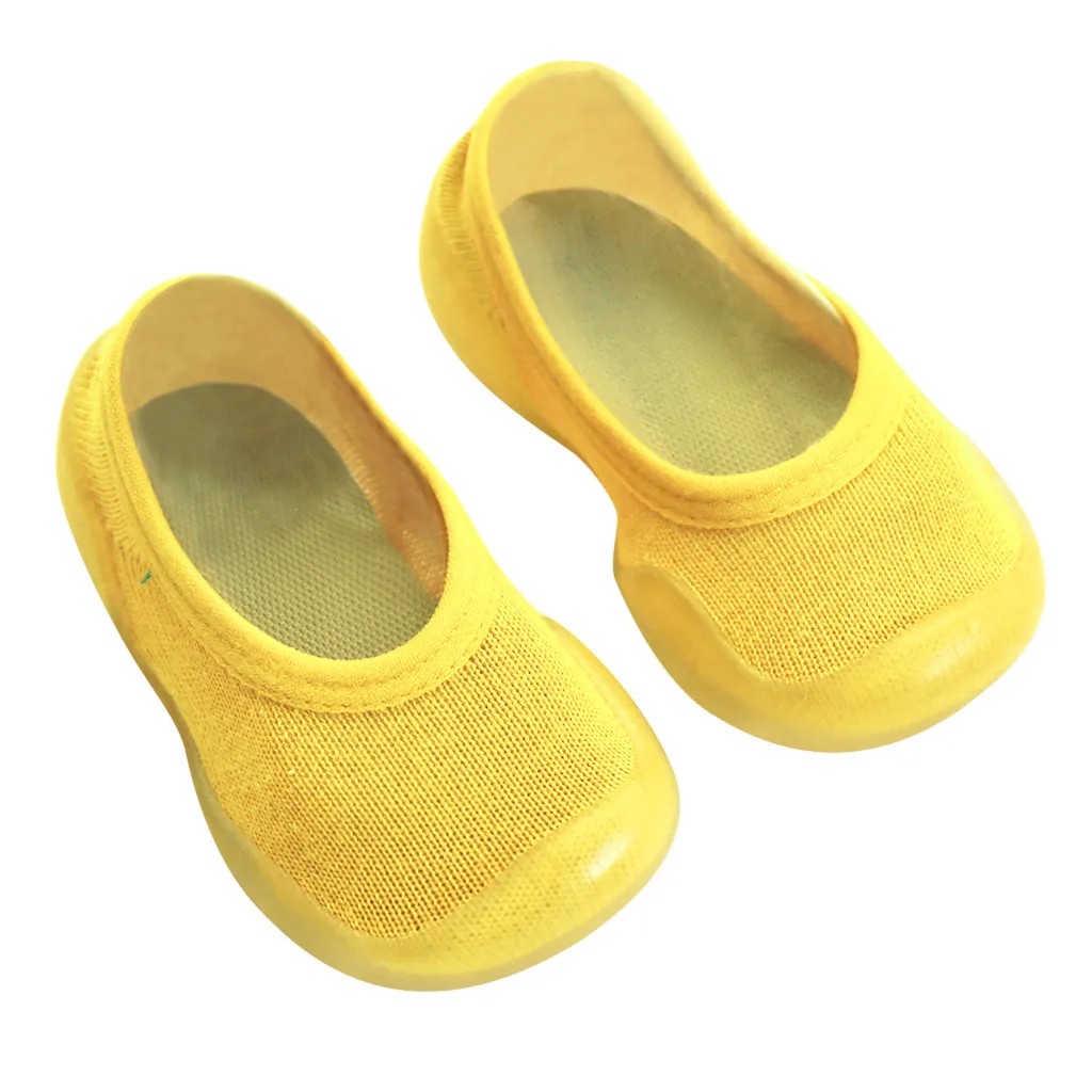 Модные однотонные носки на мягкой резиновой подошве для новорожденных девочек, носки-тапочки нескользящая обувь для малышей