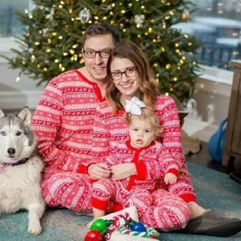 

A two-piece set of printed family pajamas for Christmas