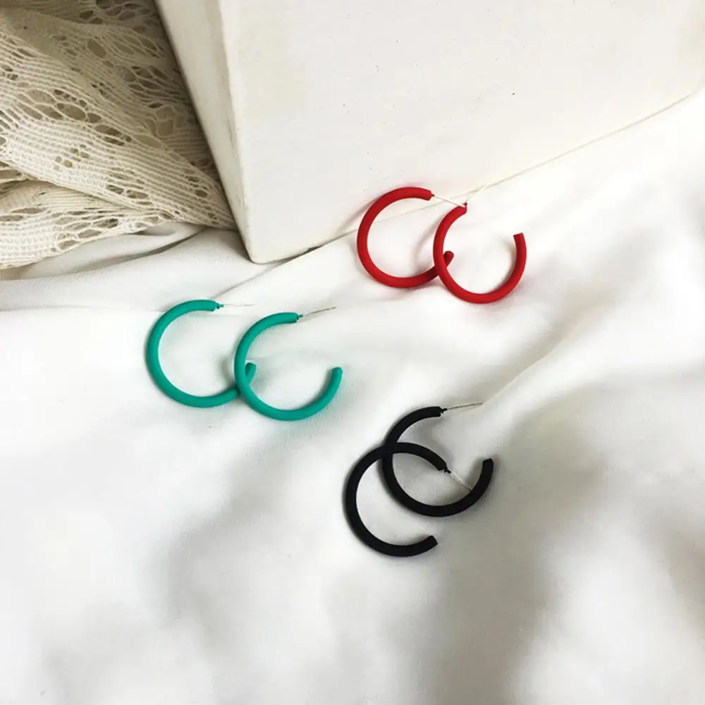 8Seasons Simple Hoop Earrings Red/Green/Black Color Matte C Shape Metal Women Party Fashion Earrings Jewelry 30mm x 30mm, 1Pair
8Seasons Simple Hoop Earrings Red/Green/Black Color Matte C Shape Metal Women Party Fashion Earrings Jewelry 30mm x 30mm, 1Pair