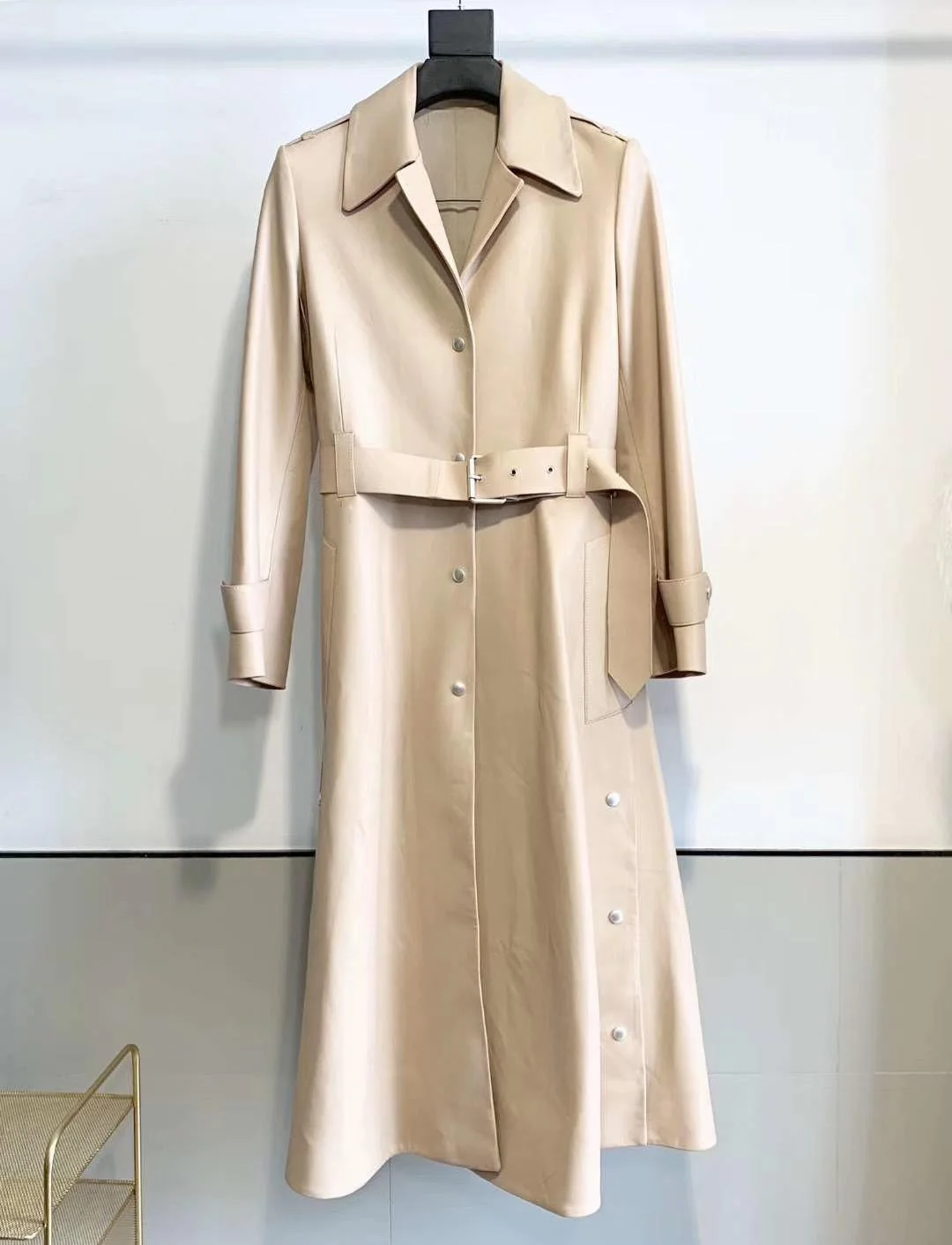 

2019 new ladies high quality fashion long-sleeved lapel solid color belt long leather trench coat 0923
