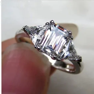 

TR239 Luxury NSCD Synthetic Gem Hot Celebrity Engagement Rings For Women! 3carat 3 Stone 2 Trillion Cut Side Stones