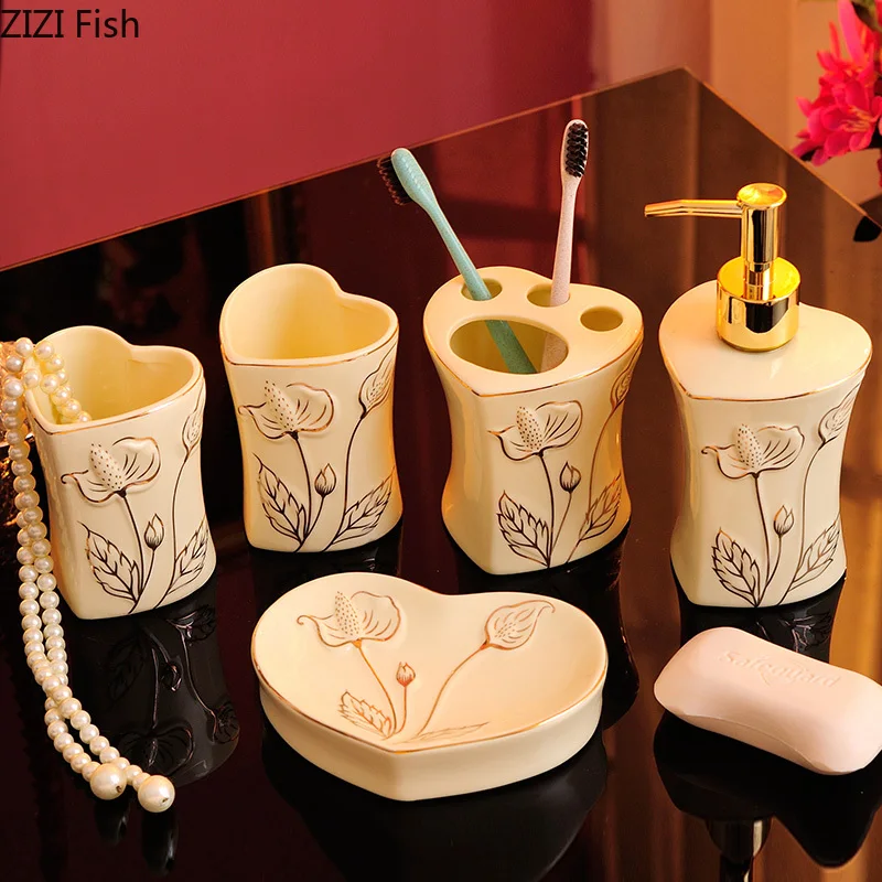 

5Pcs/Set Bathroom Kit European Style Household Bath Set Simple Ceramic Bathroom Bathing Tool Accessories