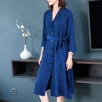 

Autumn and Winter New Heavy Industries Large-Size Folded Windswear Women's Long-sleeved Lace Windswear MIYAKE pleats trench