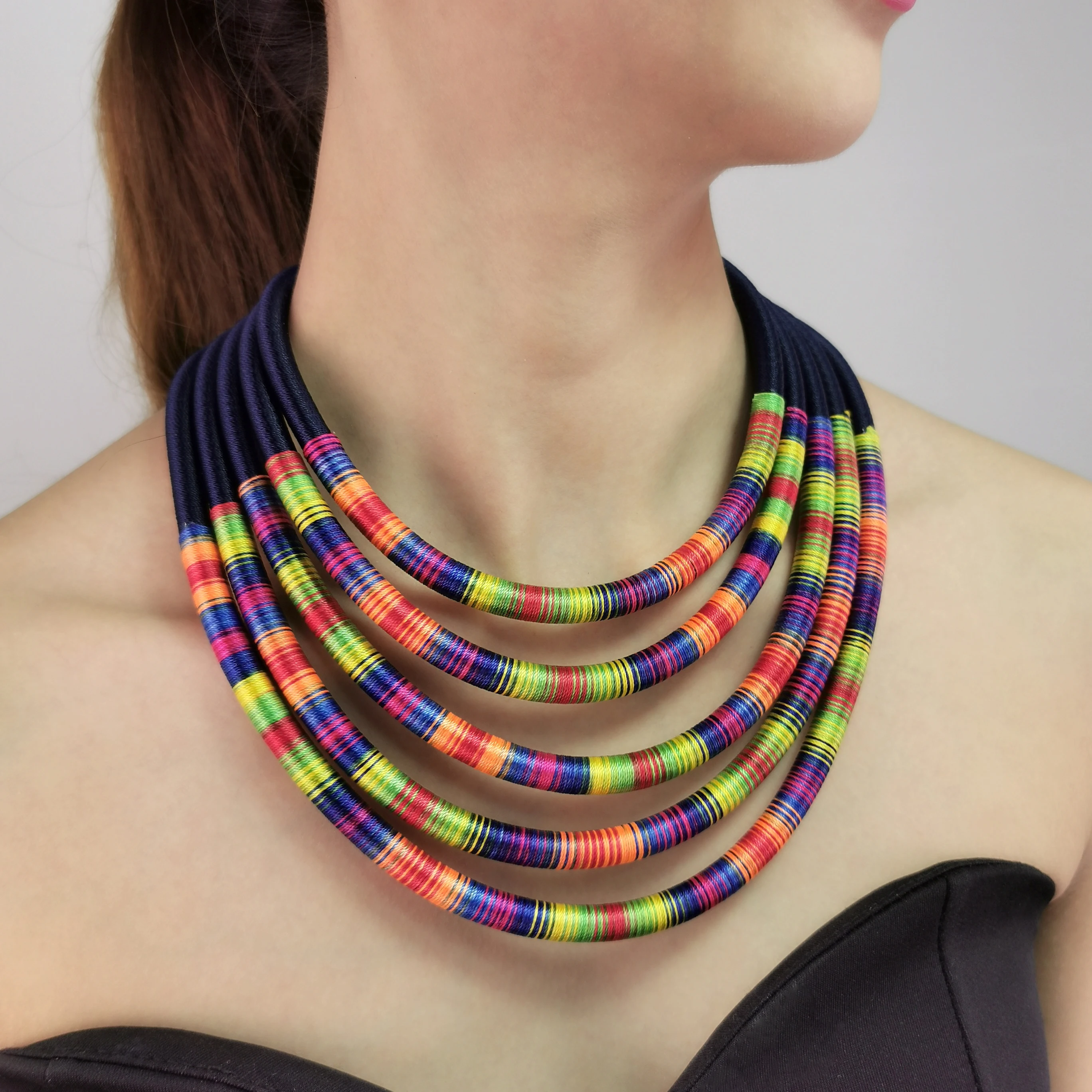 

Boho Multilayers Chokers Necklaces Women Jewelry Maxi Chunky Collar Magnetism Button Statement Necklace 2019 UKEM