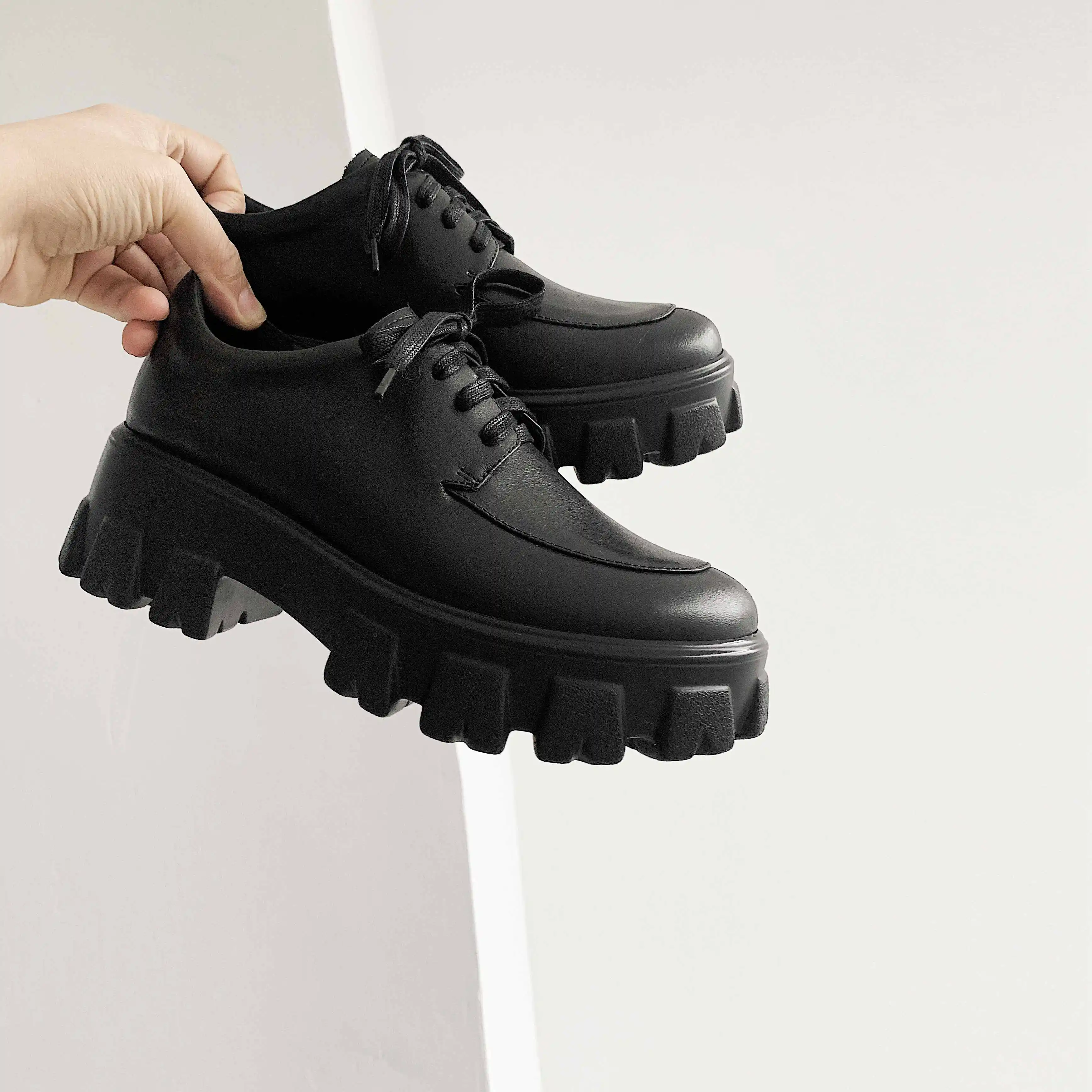 Krazing pot/Модная брендовая обувь для отдыха из натуральной кожи на шнуровке; однотонная Вулканизированная обувь на платформе с круглым носком для молодых девушек; L66