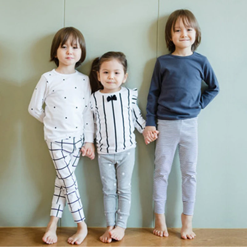 Одежда для маленьких девочек; сезон осень-зима хлопковые пижамы с принтом для маленьких мальчиков комплекты одежды для сна для новорожденных; DB527