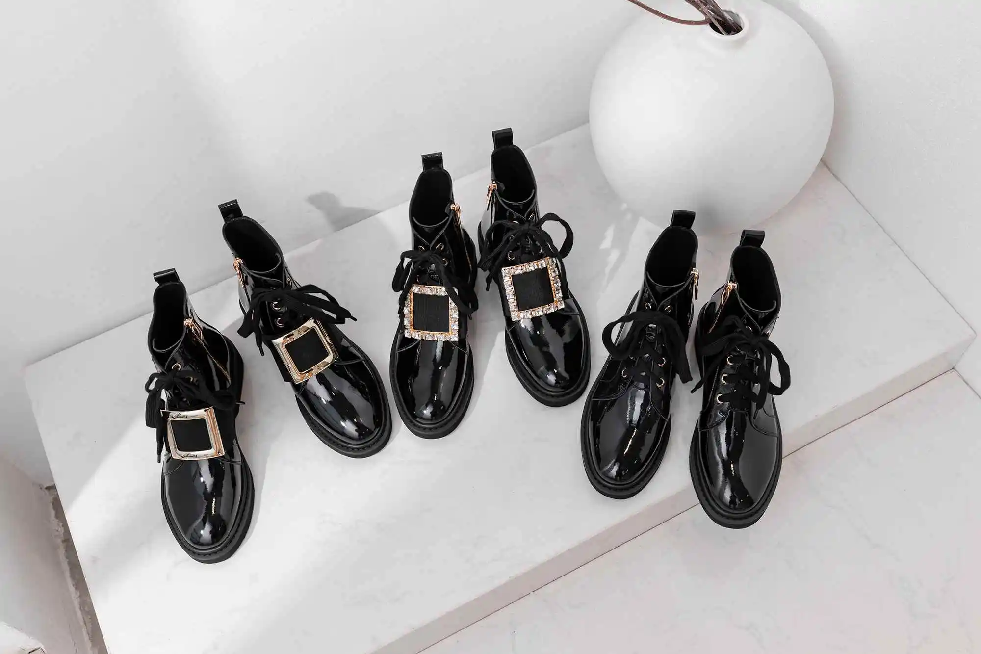 Krazing pot/великолепные ботинки «Челси» из коровьей кожи; Уличная обувь на среднем каблуке с круглым носком и пряжкой; Модные женские ботильоны; l11