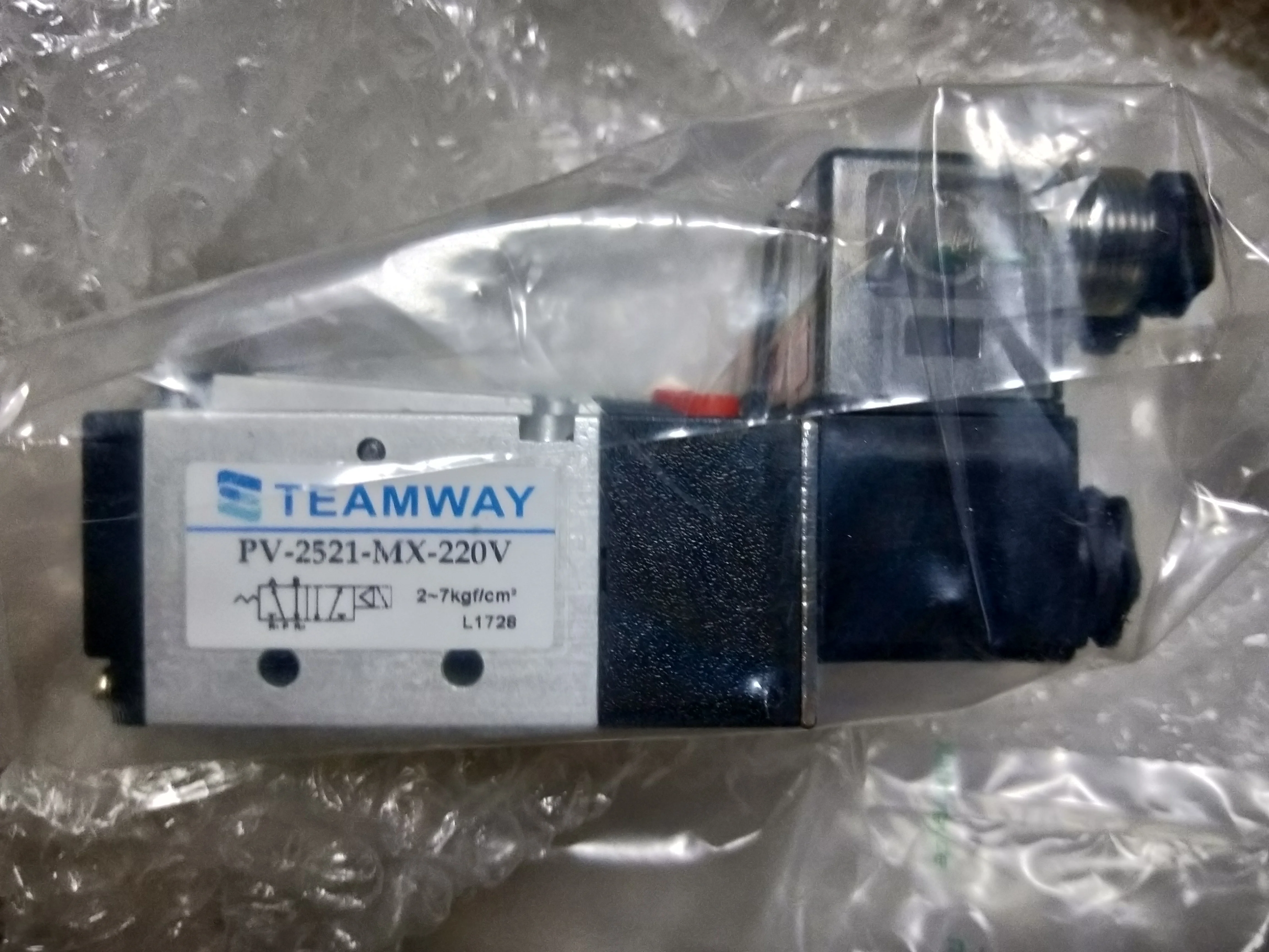 

TEAMWAY Solenoid valve pneumatic valve PV-2521-MX-220V 2-7kgf/cm² L1728