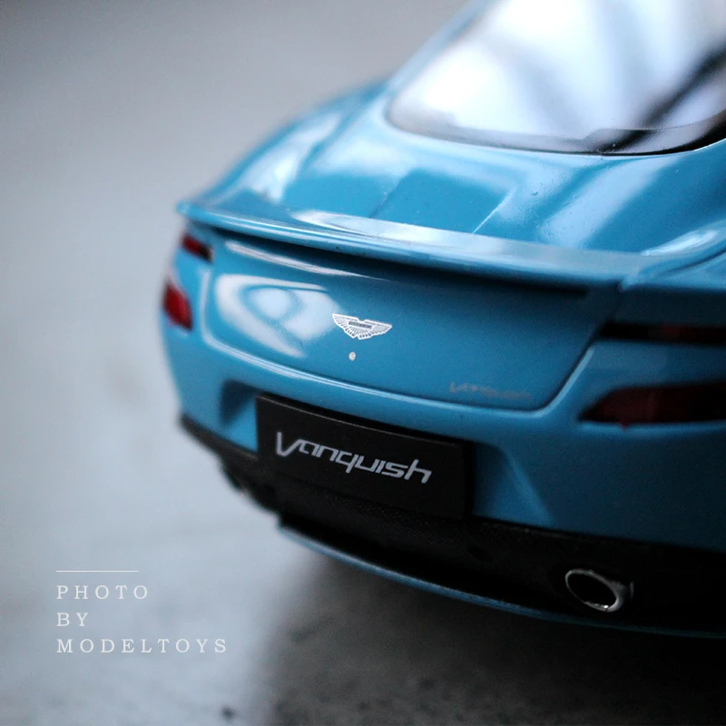 WELLY 1:24 Aston Martin V12 Vanquish sports car simulation alloy car model crafts decoration collection toy tools gift