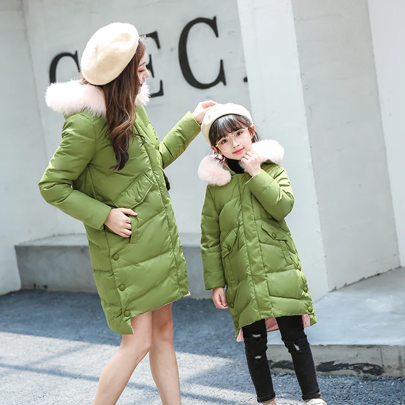 Зимние пуховые пальто для девочек и мам длинные детские пуховики на утином пуху модные однотонные куртки, размер 120-170