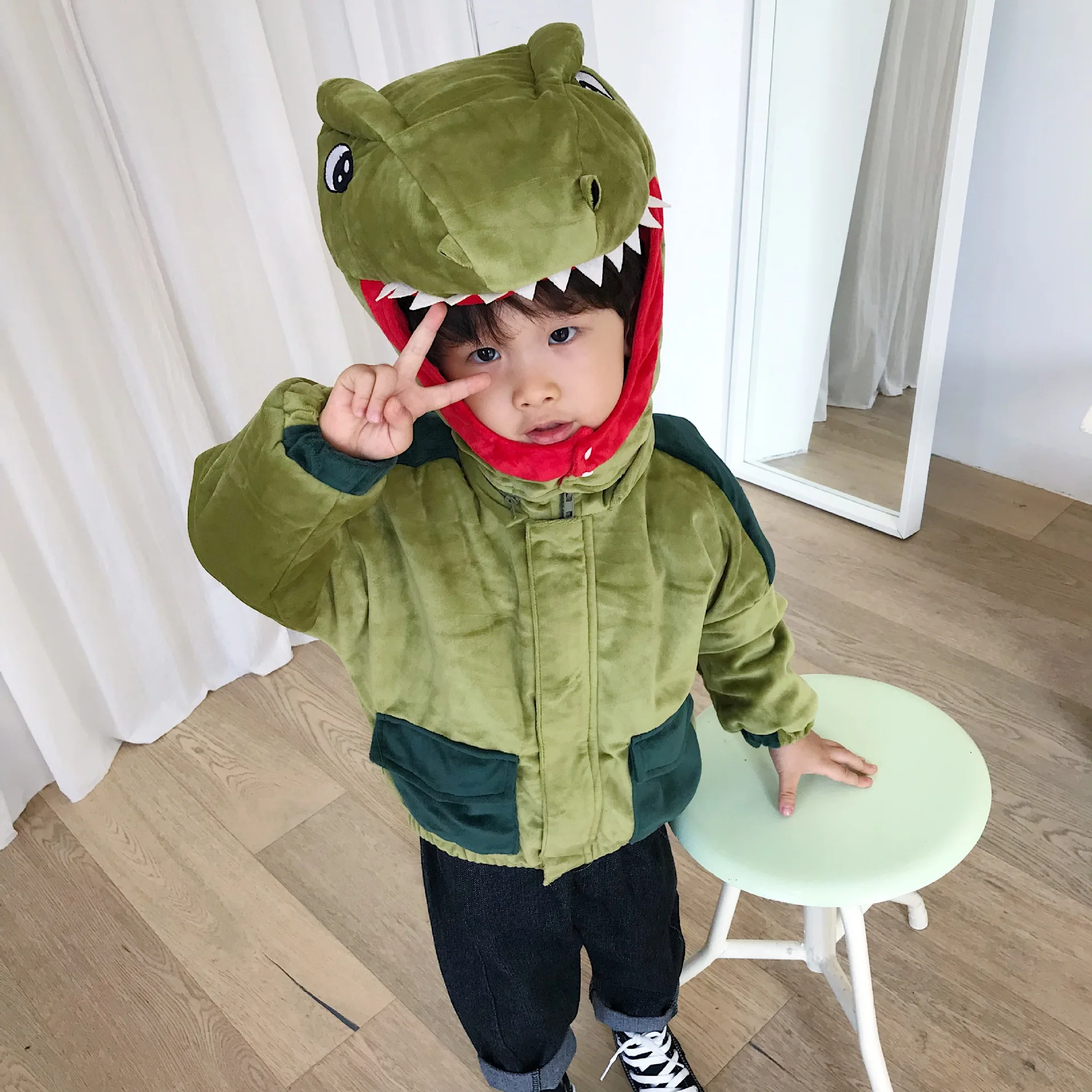 Tonytaobaby/осенне-зимняя одежда; Новая детская одежда для мальчиков и девочек; кардиган с милым рисунком динозавра; бархатное пальто
