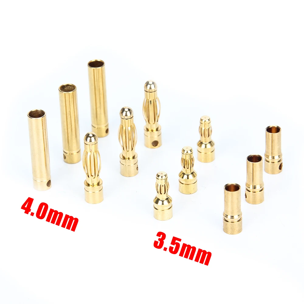 Connecteurs batterie RC 4.0mm mâle femelle en gros plan sur fond blanc
