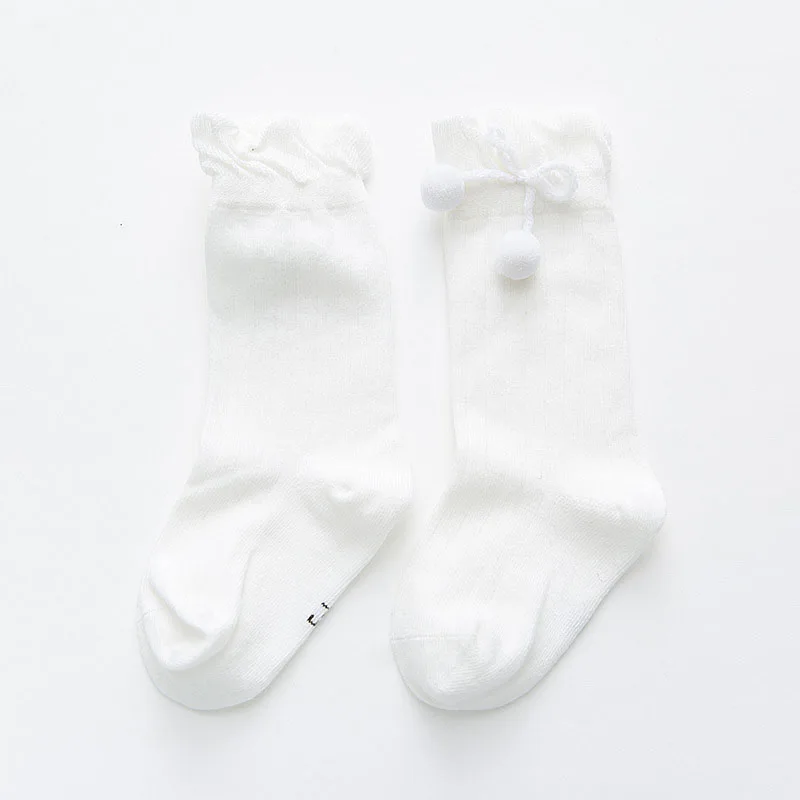 Осенне-зимние детские носки для маленьких девочек Мягкие хлопковые носки до колена с помпонами детские носки-тапочки средней длины Calze От 1 до 3 лет - Цвет: 1-3 years white