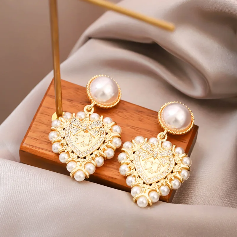 Серьги-гвоздики женские с искусственным жемчугом дизайнерские ювелирные