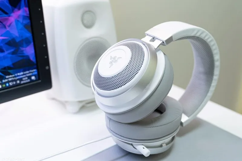 Original Razer KRAKEN V2 Mercury wired gaming