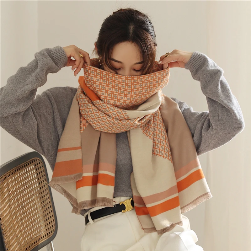 Classic Luxury Lady Designer Fashion Gift Wholesale Scarf New Style Women  Winter Warm Cashmere Tassel Pashmina Plaid Blanket Lv's Shawls Diamond  Lattice Scarf - China Designer Scarf and Replica Scarf price