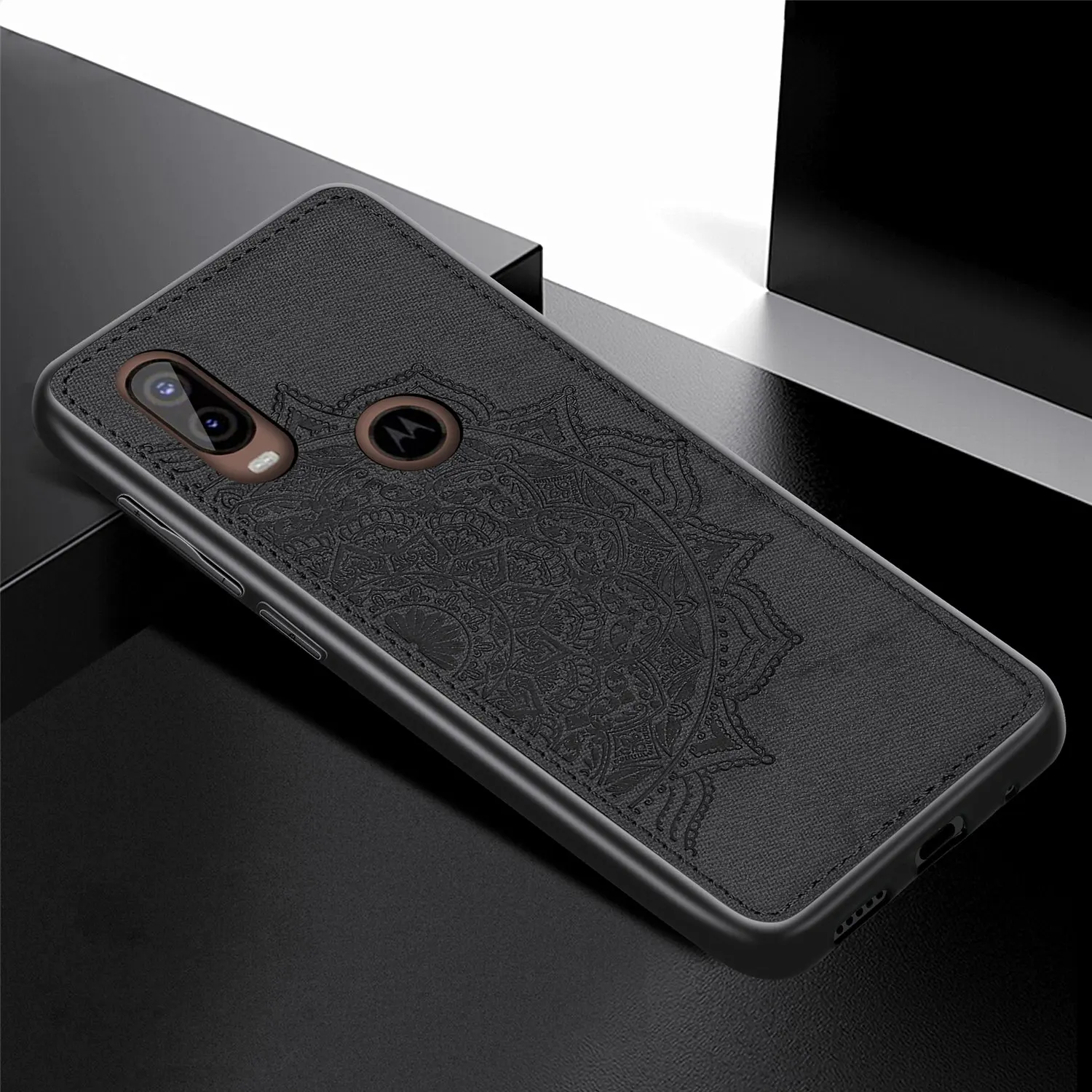 Для Moto One Vision чехол для Moto P40 чехол для Motorola Moto One Vision бампер окрашенный 3D тиснение матовая задняя крышка - Цвет: Black