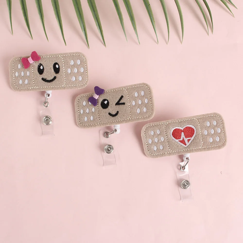 

1PC Adorable Heart Face Cute Clip Smile Teachers Id Card Alligator Clip Badge Reel Holder Retractable for Students/Business/Staf