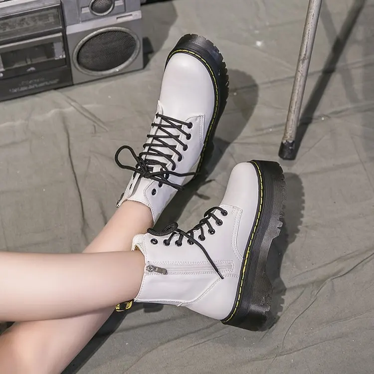 Tanie Zima motocykl kobiety kostki śniegu buty miękkie skórzane kliny gumowe platformy Lace Up Sexy Punk wojskowy damskie buty Botas Mujer