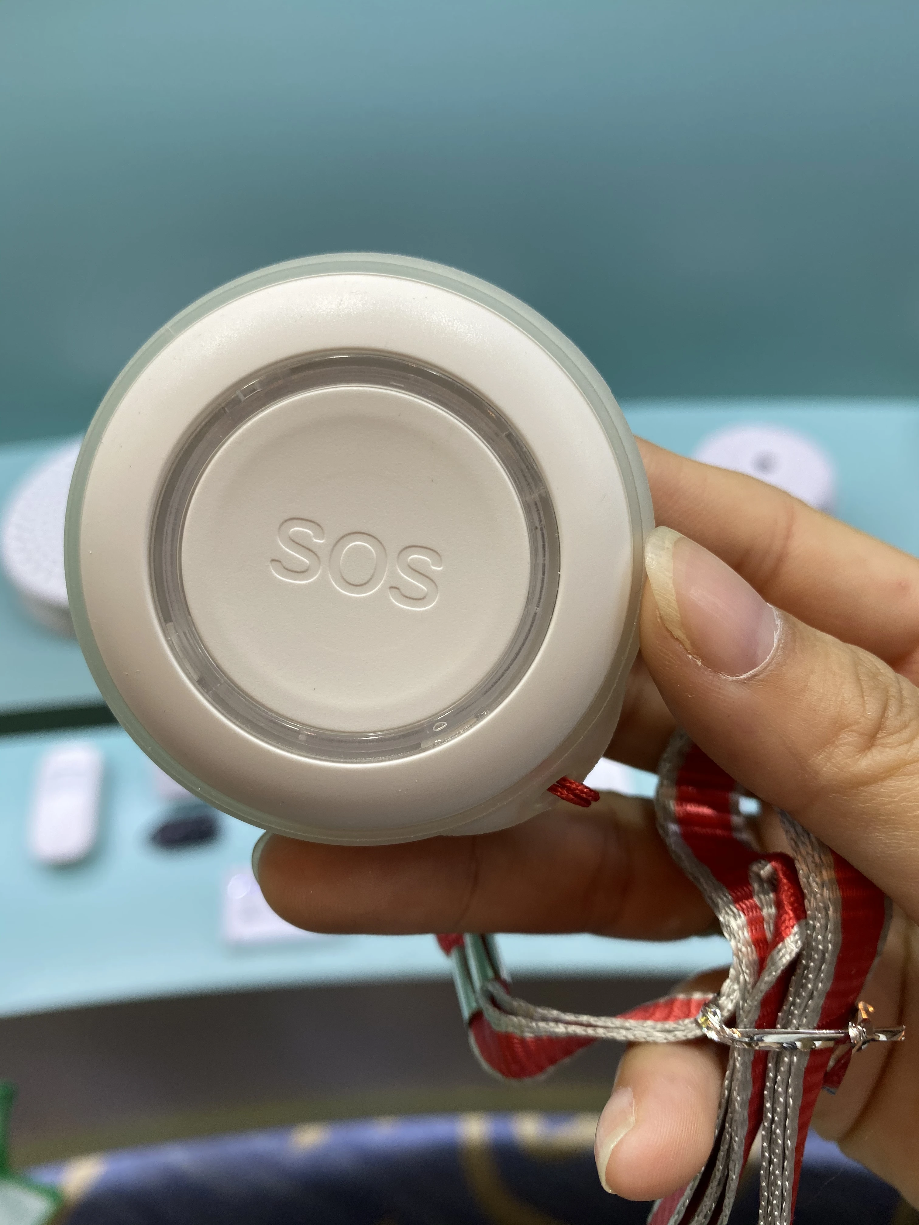 Battery Powered WiFi Wireless Smart Life Wearable Tuya Smart Emergency Calling Panic Button
