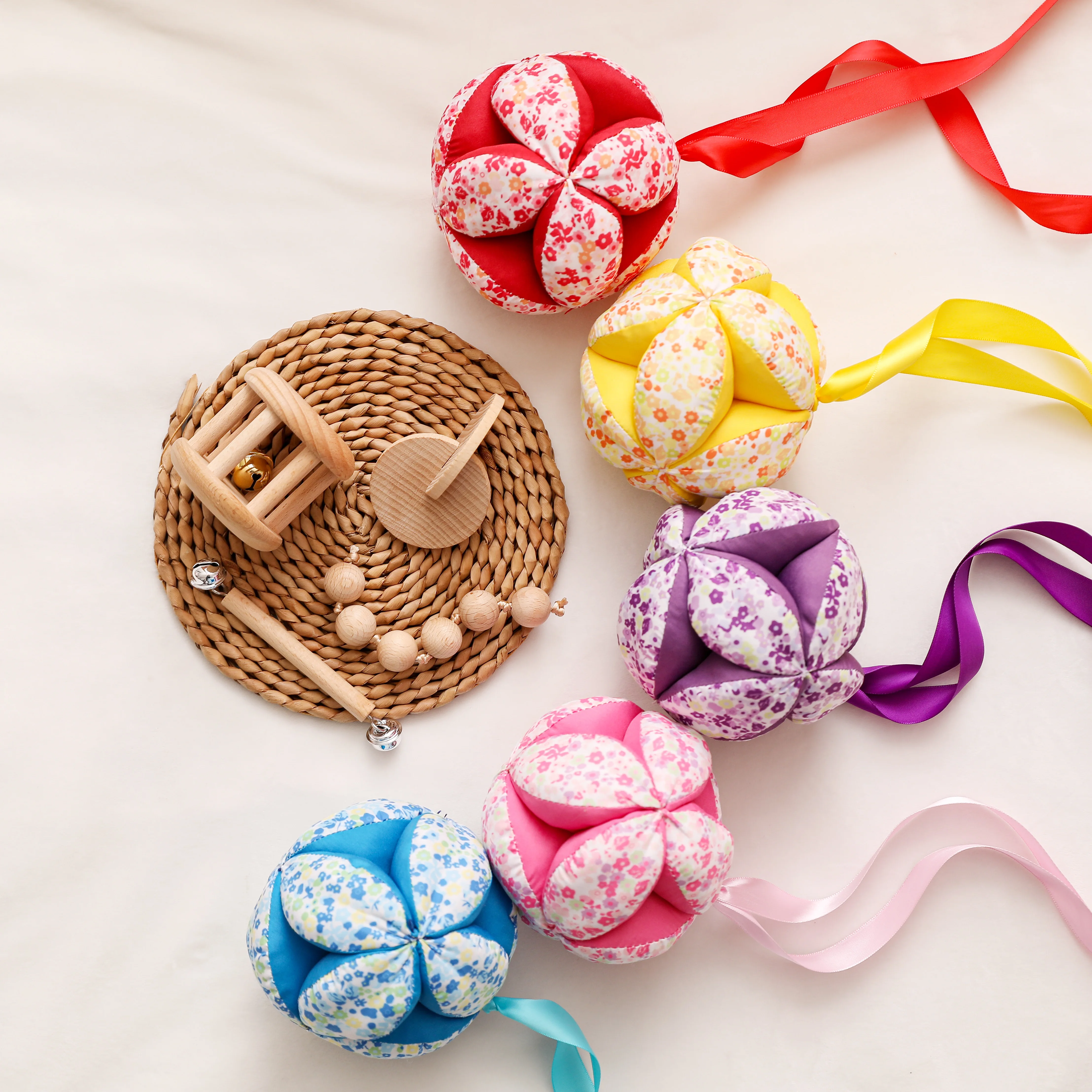 5 Pcs Baby Montessori Toys Set Wooden Baby Rattles Infant Nursing Teethers Hand Catching Cloth Ball Toys Birth Gift for Newborn