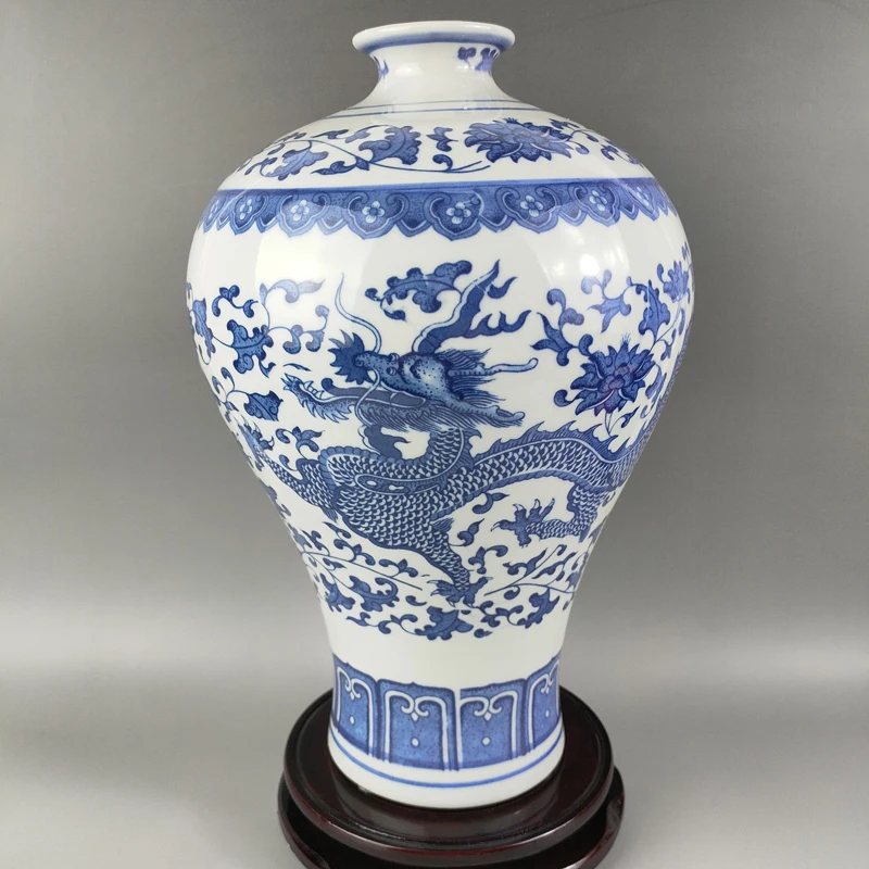 

Exquisite Chinese Classical Collection Home Decoration Gift Blue and White Porcelain Flower and Dragon Auspicious Pattern Vase