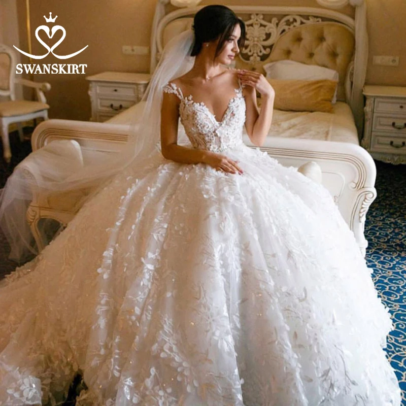 Слоновая кость Роскошное бальное платье свадебное платье Swanskirt I215 с открытыми плечами с аппликацией свадебное платье без спинки Принцесса суд Поезд Vestido de Noiva - Цвет: Слоновая кость