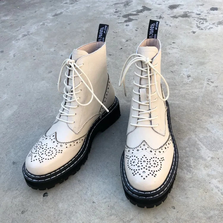 

2019 Boots Woman Chalaza Short Boots Full Skin Head Layer Cowhide Classic