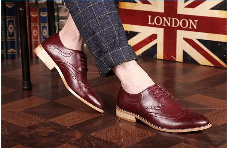 Brand Brogue Brown Red Black Men Business Dress Shoes Pointed Toe Men Wedding Shoes Leather Formal Shoes casual flats LE-23