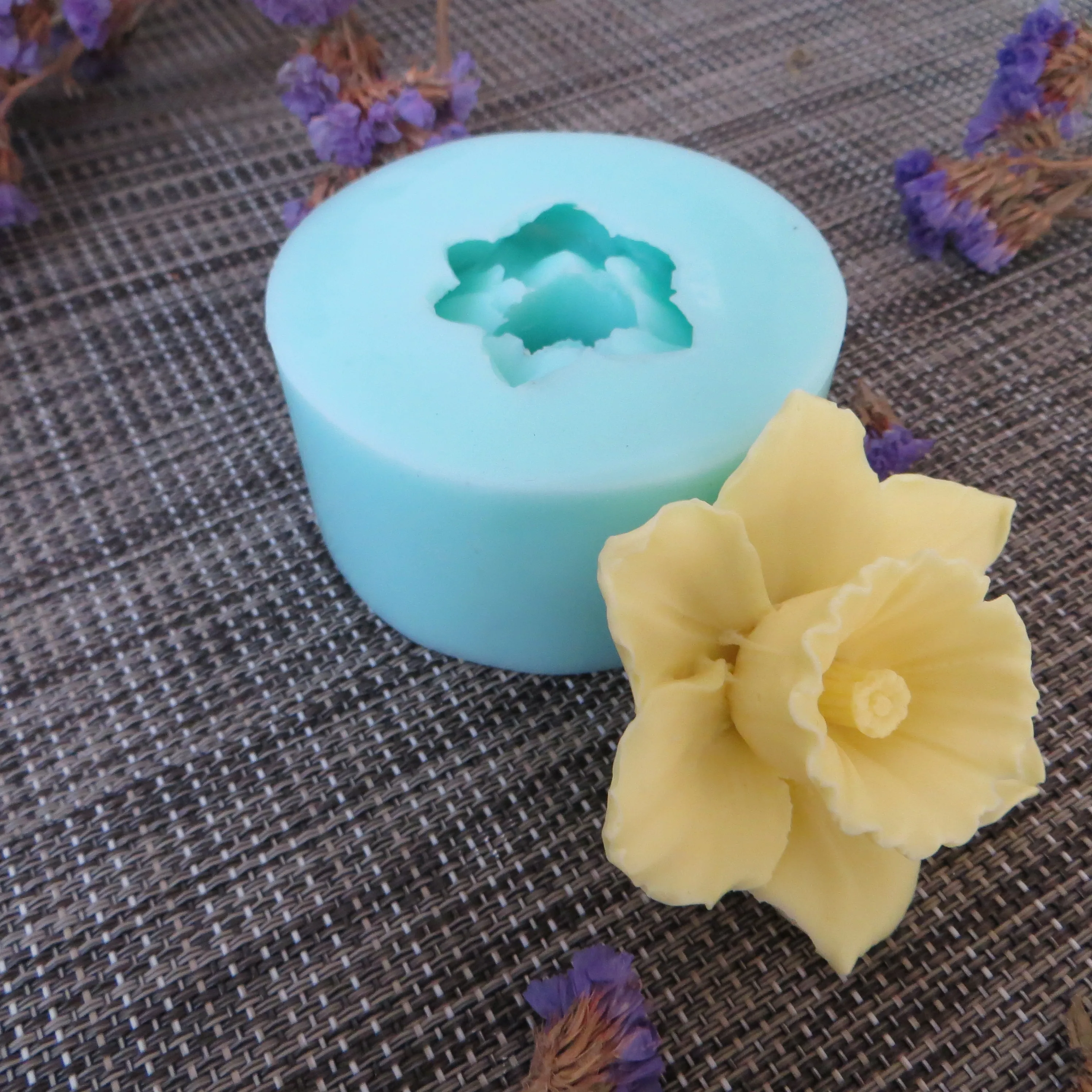 HC0034 Silica gel 3D Flowers Silicone Soap Mold Chrysanthemum Shape Inside Car