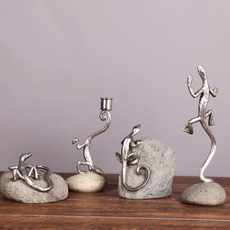 

Modern Creative Silver Alloy Gecko Crawling On A Stone Statue Home Crafts Room Decoration Objects Office Resin Sculpture