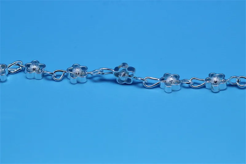 2491918667_694448036