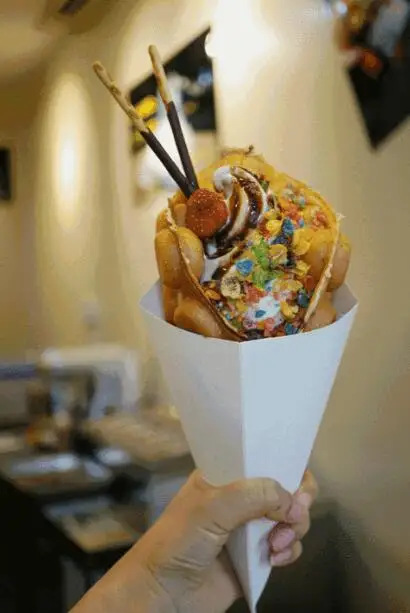 100pcs-Cone-Shape-Disposable-egg-waffle-package-paper-box-French-Fries-Box-Waterproof-And-Anti-Oil