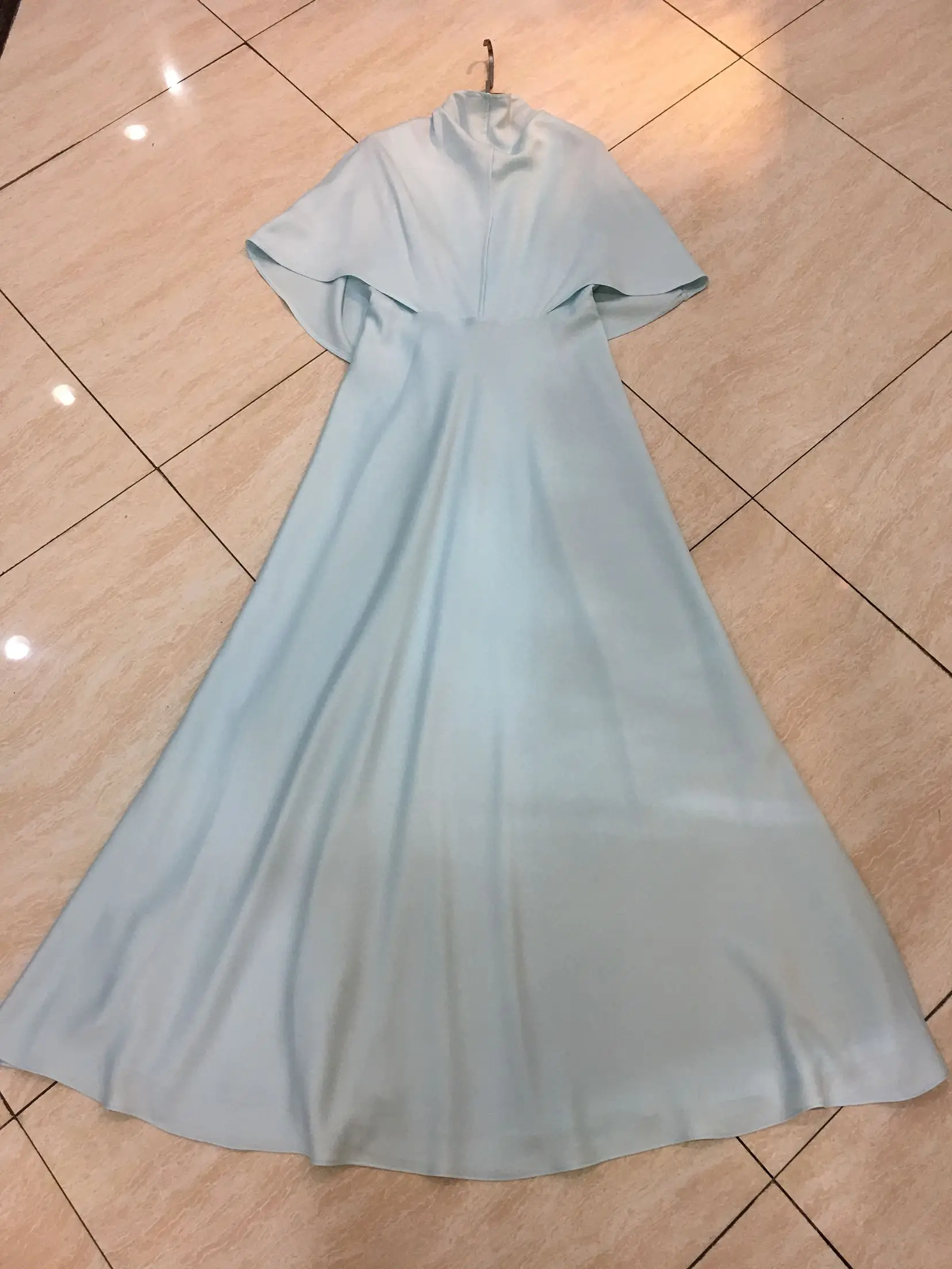 Babyblue/атласное платье-накидка с драпировкой, макси, блестящее шелковое платье с разрезами, Платье трапециевидного силуэта, платье-кимоно с воротником под горло
