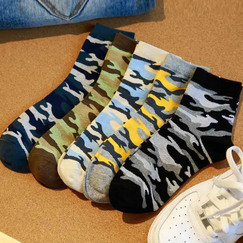 

New Autumn And Winter Cotton Men Mountaineering Socks Wholesale Classic Couples in camouflage cotton tube men Socks 5 colors
