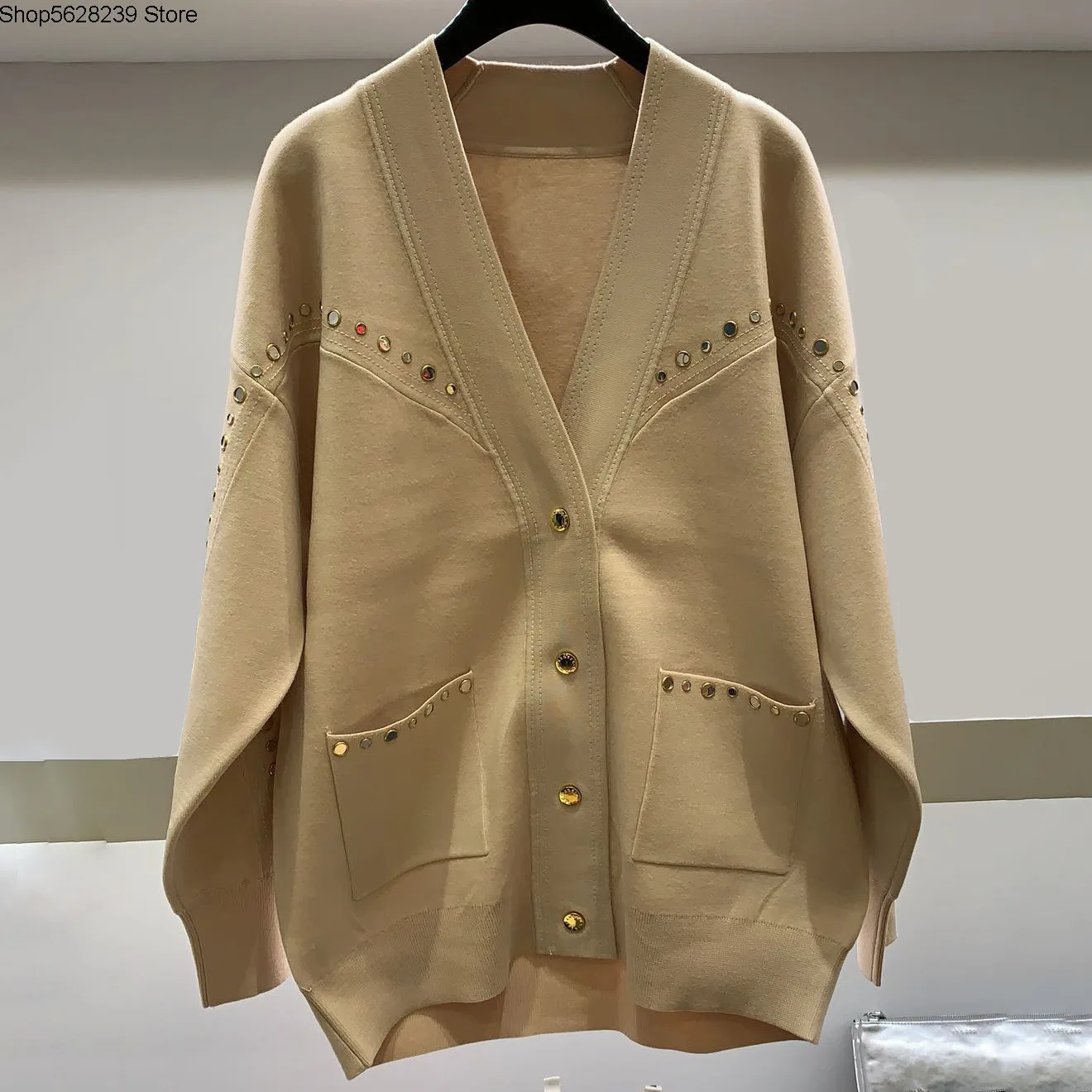 

French Elegant 2020 Metal Buckle Hollow Out V Collar Wool Knitting Women's Wear Cardigan 190413