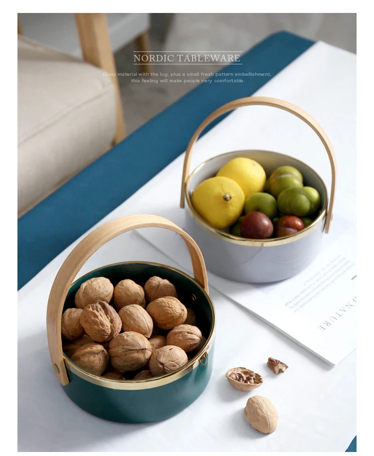 Bowl-with-wood-handle_08