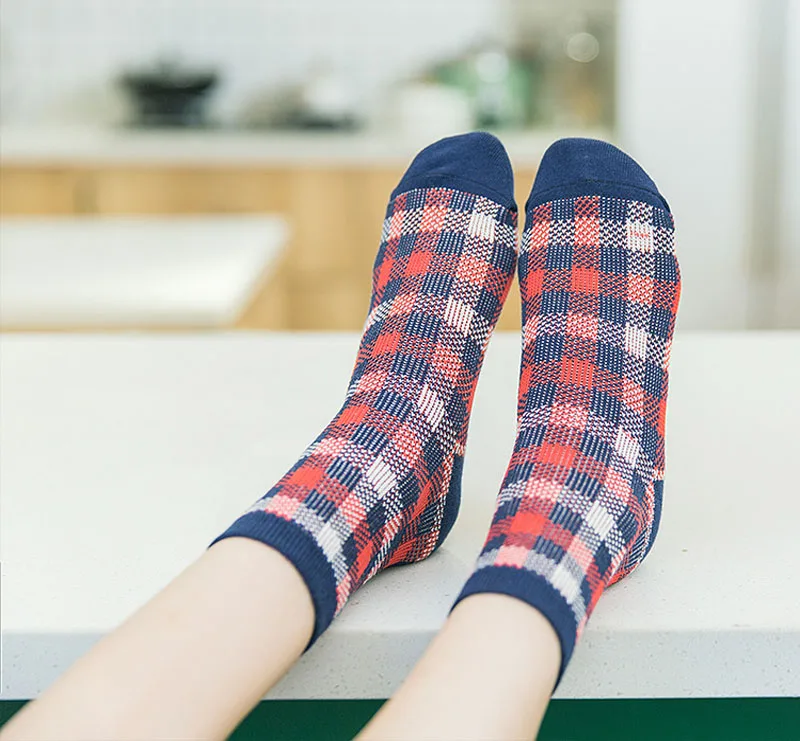 Винтажные клетчатые хлопковые женские носки в стиле ретро, шотландские сетчатые милые носки высокого качества, модные милые носки на осень и зиму