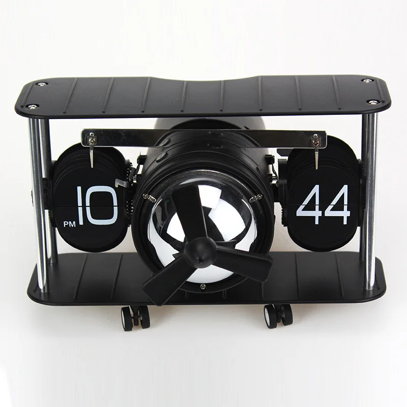 

Flip Iron Craft Aircraft Model Living Room Antique Style Needle Europe Geometric Quartz Metal Clock Automatic page turning