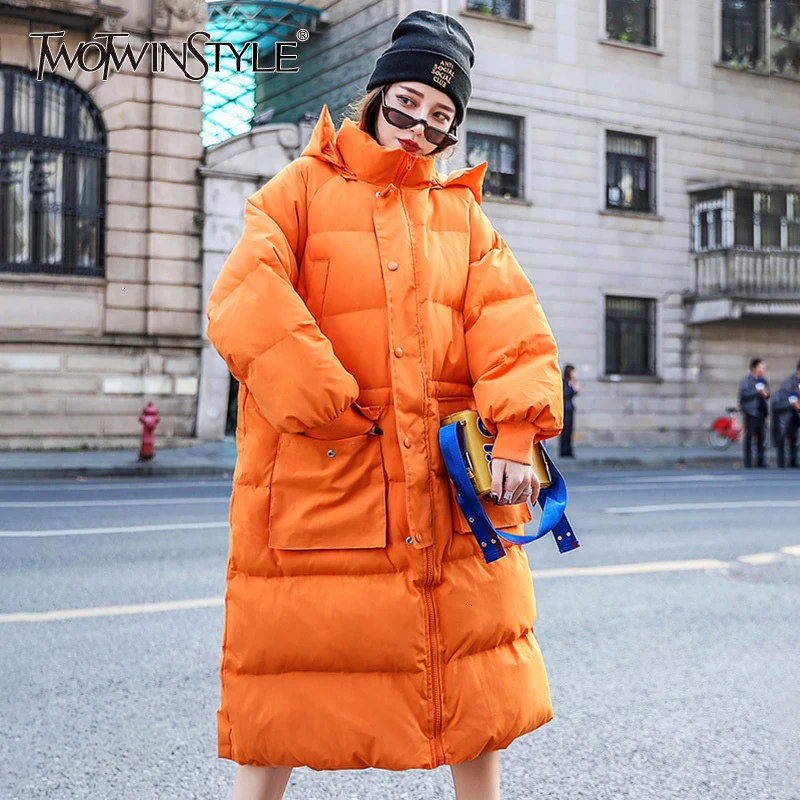 Женское пальто с капюшоном TWOTWINSTYLE зимнее теплое плотное хлопковое длинными