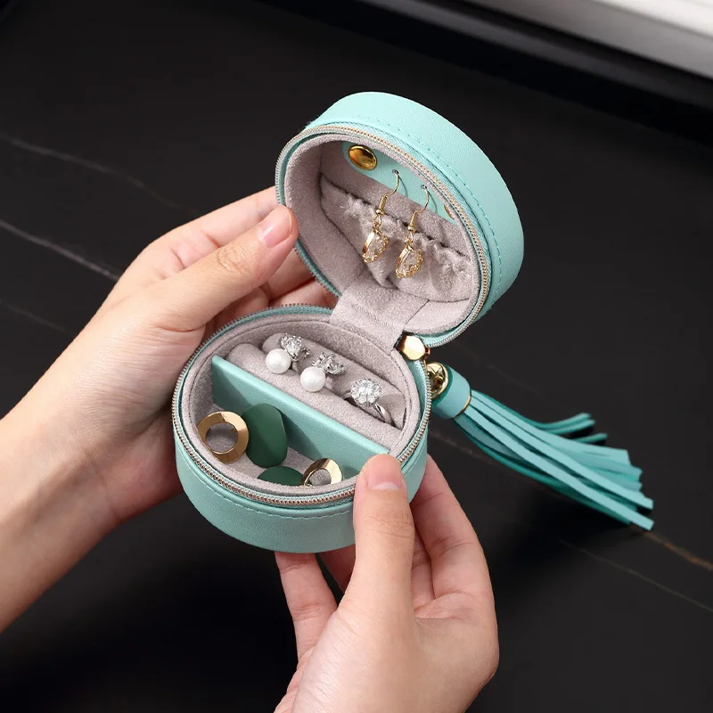 Mini Round Jewelry Box Carrying Bag Portable Velvet Chain Jewelry Box Earrings Earrings Storage Box
